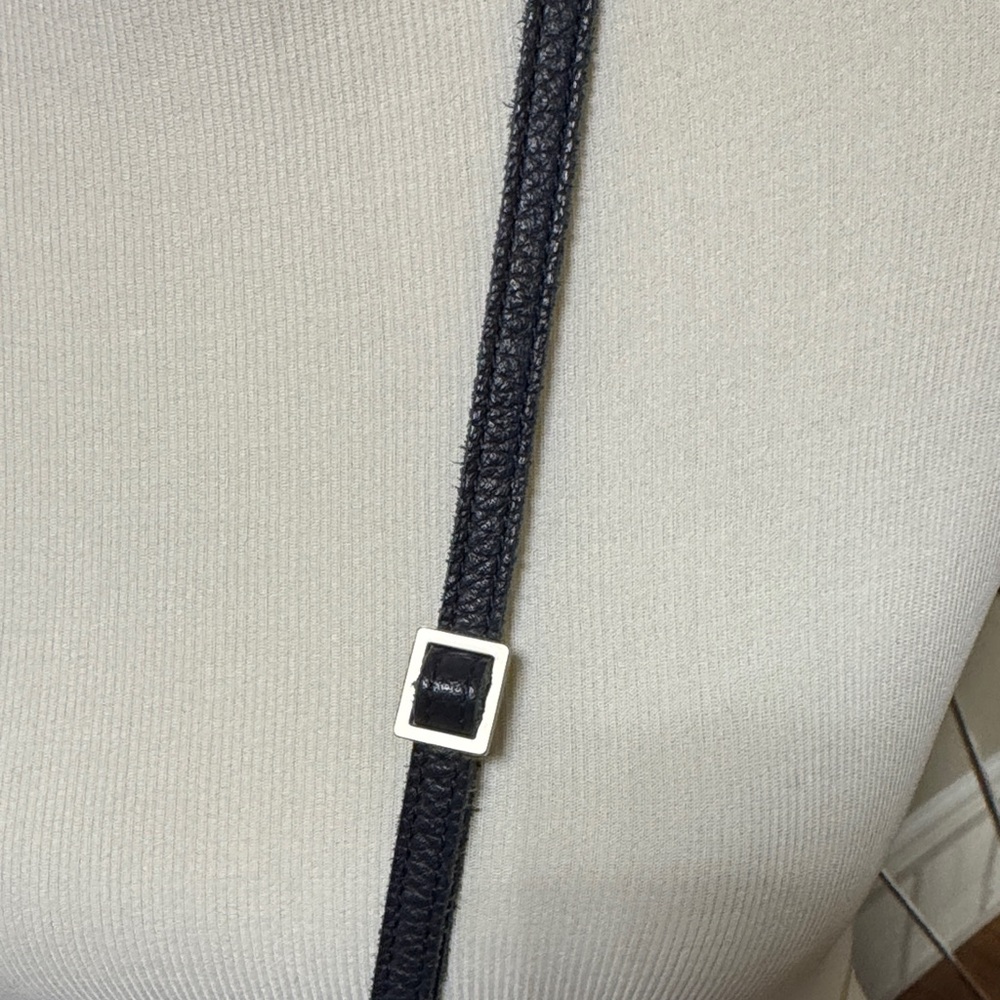 Hammitt Levy Soft Leather Navy/Black Crossbody /Wallet/ Clutch pre-owned - Picture 8 of 10